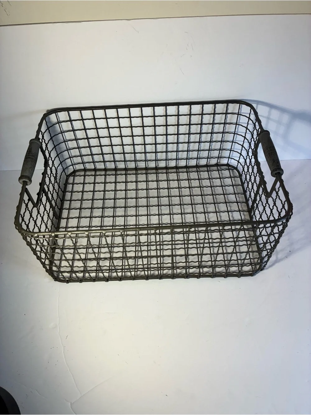Vintage Industrial Wavy Wire Storage Basket with Wood Handles – Farmhouse Decor